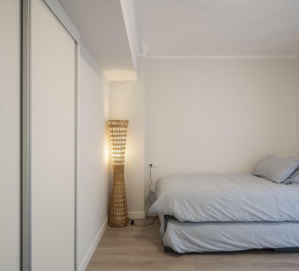 Apartment Close To The & Parking