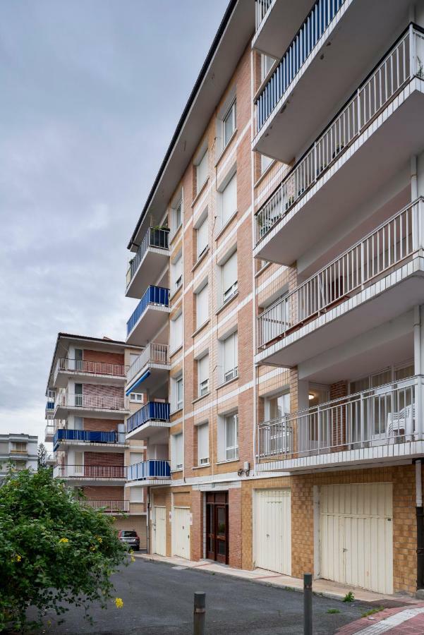 Apartment Close To The & Parking